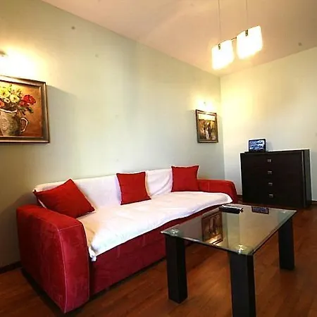 Towarowa Apartment *