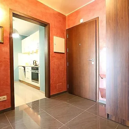 Towarowa Apartment *
