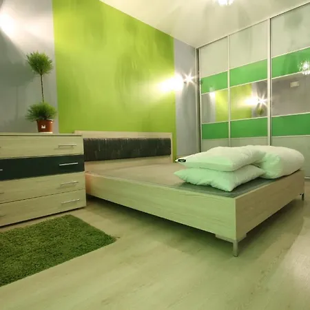 Towarowa Apartment *