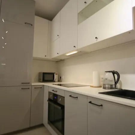 Towarowa Apartment *